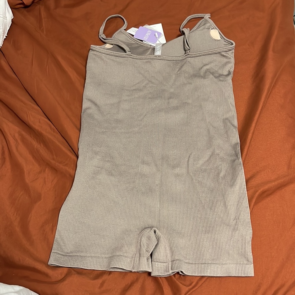 Workout romper - Picture 2 of 2